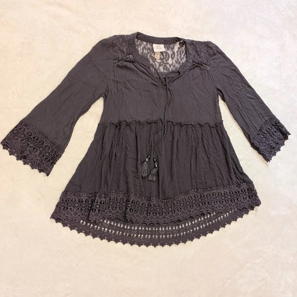 Knox Rose Gray Lace Blouse - Picture 2 of 8
